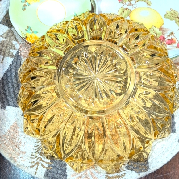 Vintage Amber Federal Glass Starburst Sunflower bowl - Picture 6 of 7